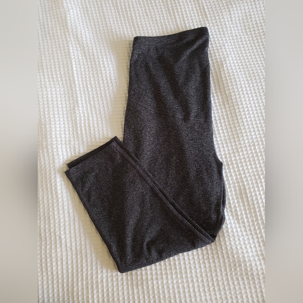 Old Navy Full Panel Maternity Workout Capris Size L